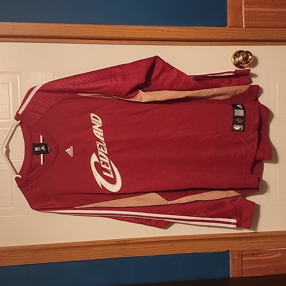 Cleveland Cavaliers long sleeve shirt